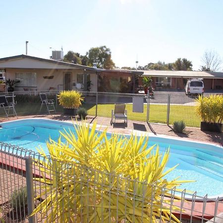 Cross Roads Motel Cobar Extérieur photo